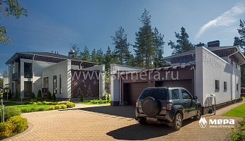 Фасады: Дом из кирпича в Охтинском парке №24