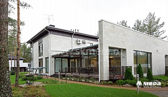 Фасады: Дом из кирпича в Охтинском парке №1