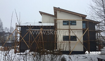 Фасад и процесс строительства: Компактный коттедж из кирпича с односкатной кровлей  №3