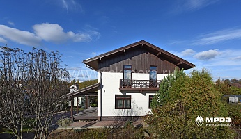Фасады: Кирпичный коттедж, стилизованный под альпийское шале №4